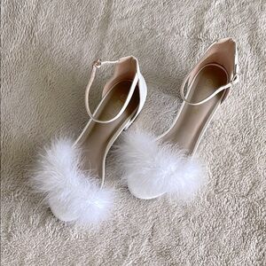 Dream Pairs White Fur/Feather Heels
